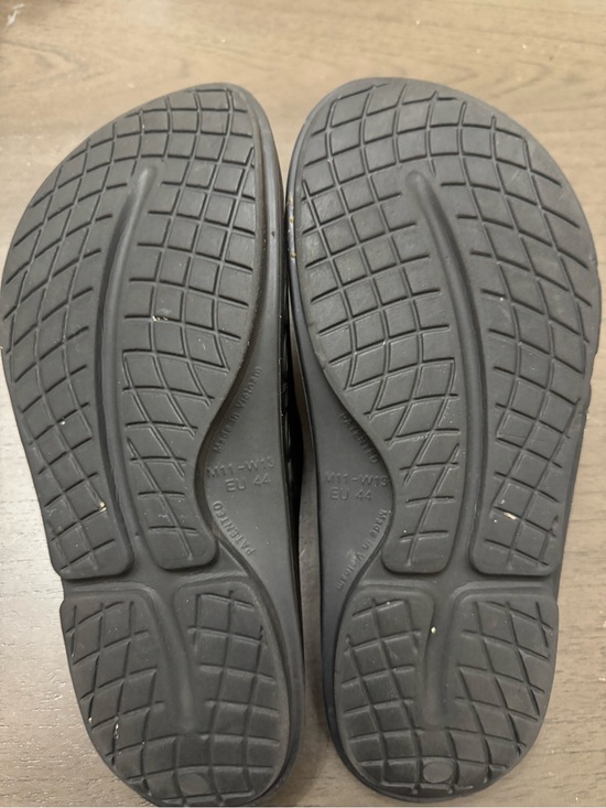 OOFOS Black Open-Toe Recovery Slides size M11 W13